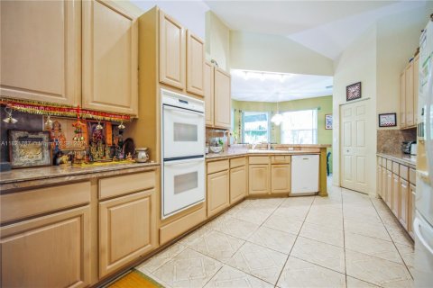 Villa ou maison à louer à Cooper City, Floride: 5 chambres, 284.84 m2 № 1790984 - photo 15