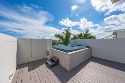 Купить таунхаус в Форт-Лодердейл, Флорида 3 спальни, 196.95м2, № 2022409 - фото 17