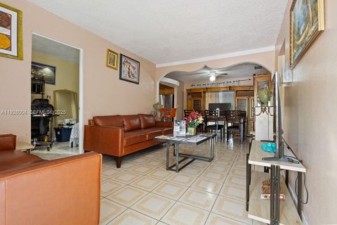 Villa ou maison à vendre à North Miami Beach, Floride: 4 chambres, 182.83 m2 № 1987671 - photo 20