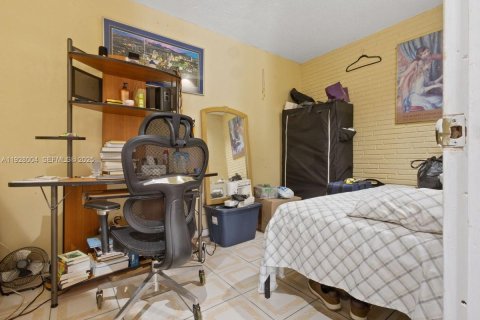 Villa ou maison à vendre à North Miami Beach, Floride: 4 chambres, 182.83 m2 № 1987671 - photo 19