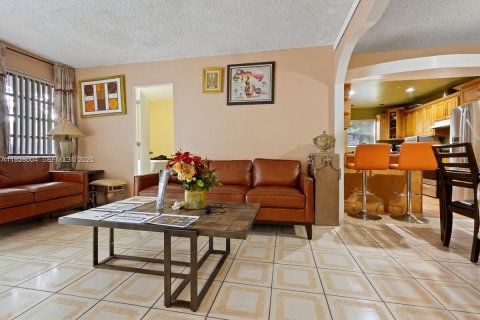 Villa ou maison à vendre à North Miami Beach, Floride: 4 chambres, 182.83 m2 № 1987671 - photo 21