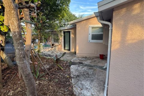 Villa ou maison à vendre à North Miami Beach, Floride: 4 chambres, 182.83 m2 № 1987671 - photo 4