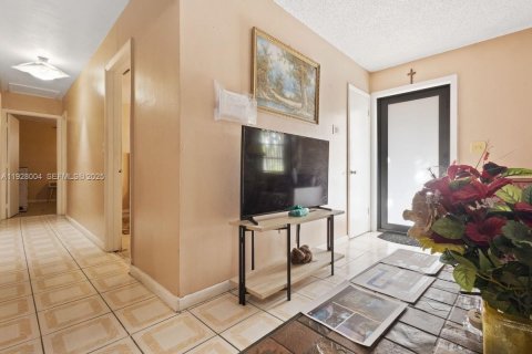 Villa ou maison à vendre à North Miami Beach, Floride: 4 chambres, 182.83 m2 № 1987671 - photo 13