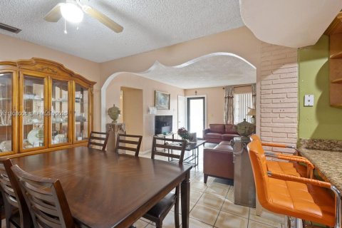 Villa ou maison à vendre à North Miami Beach, Floride: 4 chambres, 182.83 m2 № 1987671 - photo 14