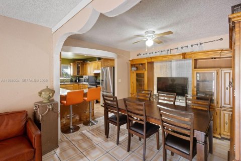 Villa ou maison à vendre à North Miami Beach, Floride: 4 chambres, 182.83 m2 № 1987671 - photo 17