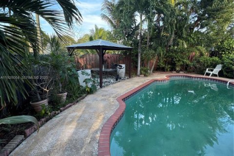 Villa ou maison à vendre à North Miami Beach, Floride: 4 chambres, 182.83 m2 № 1987671 - photo 5