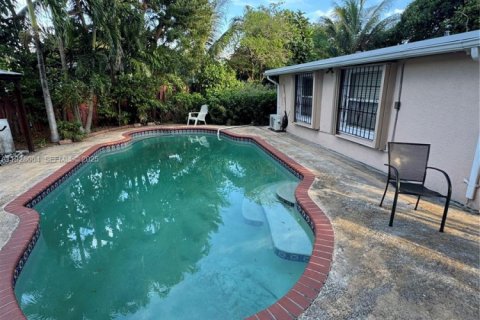 Villa ou maison à vendre à North Miami Beach, Floride: 4 chambres, 182.83 m2 № 1987671 - photo 2