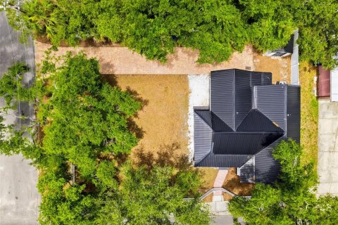 House in Tampa, Florida 3 bedrooms, 113.99 sq.m. № 2151870 - photo 20