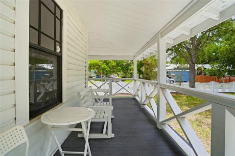 House in Tampa, Florida 3 bedrooms, 113.99 sq.m. № 2151870 - photo 3