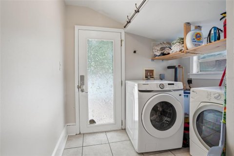 House in Tampa, Florida 3 bedrooms, 113.99 sq.m. № 2151870 - photo 16