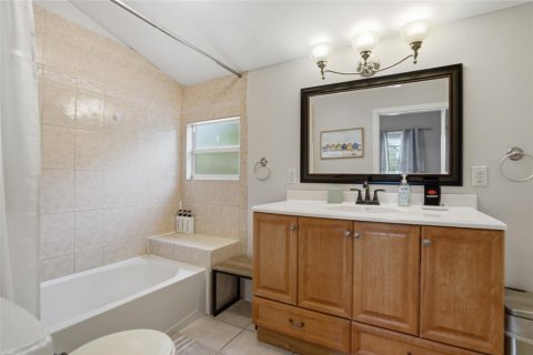 House in Tampa, Florida 3 bedrooms, 113.99 sq.m. № 2151870 - photo 12