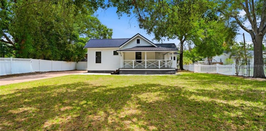 House in Tampa, Florida 3 bedrooms, 113.99 sq.m. № 2151870