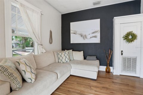 House in Tampa, Florida 3 bedrooms, 113.99 sq.m. № 2151870 - photo 6