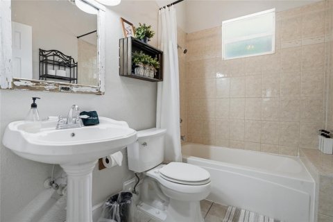 House in Tampa, Florida 3 bedrooms, 113.99 sq.m. № 2151870 - photo 14