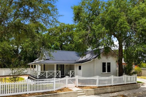 House in Tampa, Florida 3 bedrooms, 113.99 sq.m. № 2151870 - photo 2
