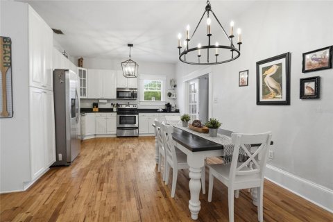 House in Tampa, Florida 3 bedrooms, 113.99 sq.m. № 2151870 - photo 7