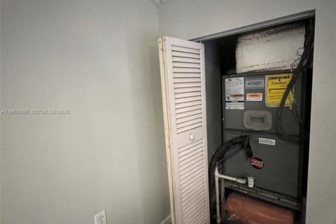 Casa en alquiler en Miami, Florida, 3 dormitorios, 131.27 m2 № 2030194 - foto 21