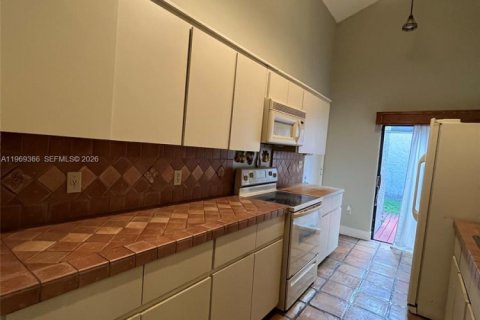 Casa en alquiler en Miami, Florida, 3 dormitorios, 131.27 m2 № 2030194 - foto 25