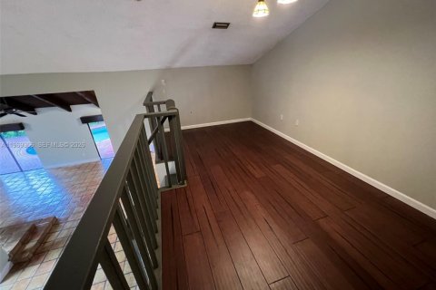 Casa en alquiler en Miami, Florida, 3 dormitorios, 131.27 m2 № 2030194 - foto 13