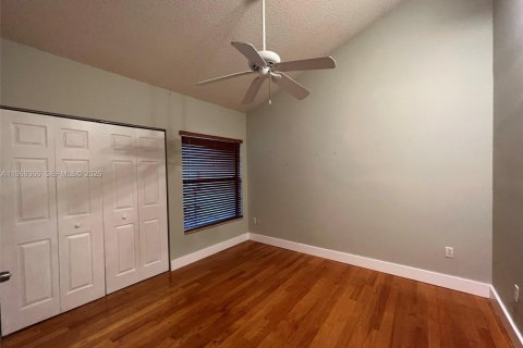 Casa en alquiler en Miami, Florida, 3 dormitorios, 131.27 m2 № 2030194 - foto 28