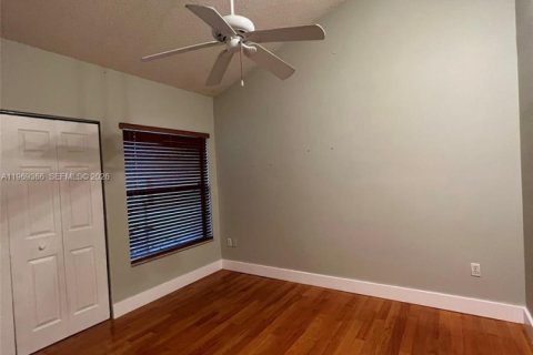 Casa en alquiler en Miami, Florida, 3 dormitorios, 131.27 m2 № 2030194 - foto 29