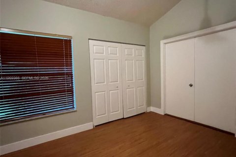 Casa en alquiler en Miami, Florida, 3 dormitorios, 131.27 m2 № 2030194 - foto 30