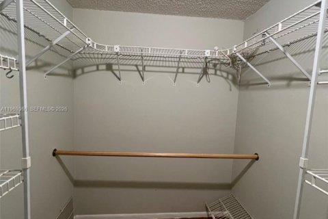 Casa en alquiler en Miami, Florida, 3 dormitorios, 131.27 m2 № 2030194 - foto 20