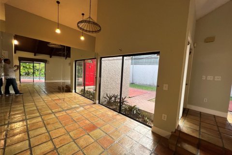 Casa en alquiler en Miami, Florida, 3 dormitorios, 131.27 m2 № 2030194 - foto 12