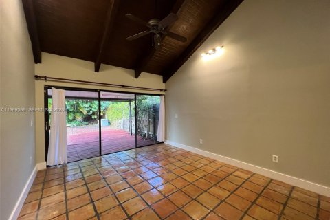 Casa en alquiler en Miami, Florida, 3 dormitorios, 131.27 m2 № 2030194 - foto 5