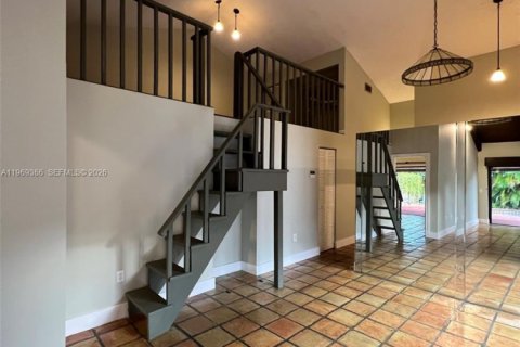 Casa en alquiler en Miami, Florida, 3 dormitorios, 131.27 m2 № 2030194 - foto 3