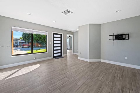 House in Homestead, Florida 3 bedrooms, 118.45 sq.m. № 1964656 - photo 3