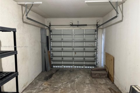 House in Homestead, Florida 3 bedrooms, 118.45 sq.m. № 1964656 - photo 26