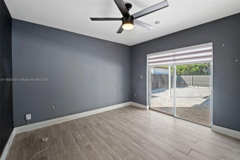 House in Homestead, Florida 3 bedrooms, 118.45 sq.m. № 1964656 - photo 14