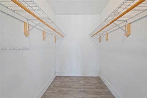 House in Homestead, Florida 3 bedrooms, 118.45 sq.m. № 1964656 - photo 13