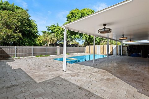 House in Homestead, Florida 3 bedrooms, 118.45 sq.m. № 1964656 - photo 24