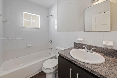 House in Homestead, Florida 3 bedrooms, 118.45 sq.m. № 1964656 - photo 18