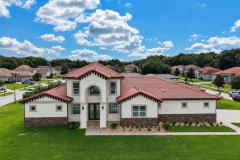 House in Clermont, Florida 4 bedrooms, 318 sq.m. № 2310327
