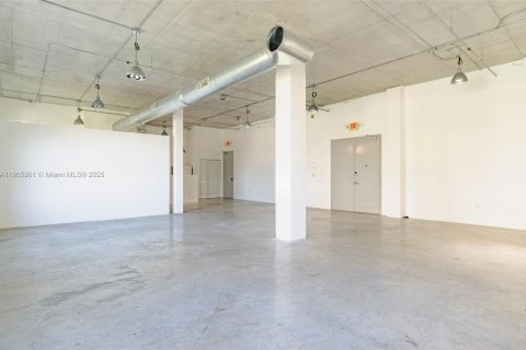 Condo in Miami, Florida, 1 bedroom  № 2081981 - photo 2