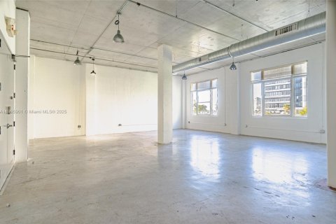 Condo in Miami, Florida, 1 bedroom  № 2081981 - photo 3