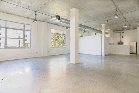 Condo in Miami, Florida, 1 bedroom  № 2081981 - photo 1