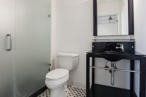 Condo in Miami, Florida, 1 bedroom  № 2081981 - photo 6