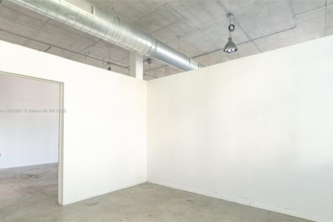 Condo in Miami, Florida, 1 bedroom  № 2081981 - photo 7