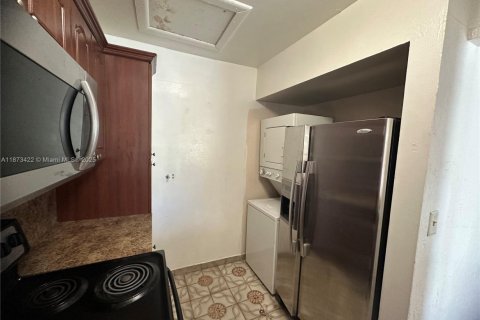 Condominio en alquiler en Hialeah, Florida, 2 dormitorios, 69.4 m2 № 1898349 - foto 2