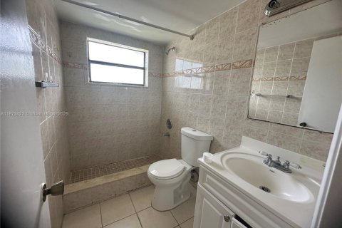 Condominio en alquiler en Hialeah, Florida, 2 dormitorios, 69.4 m2 № 1898349 - foto 3