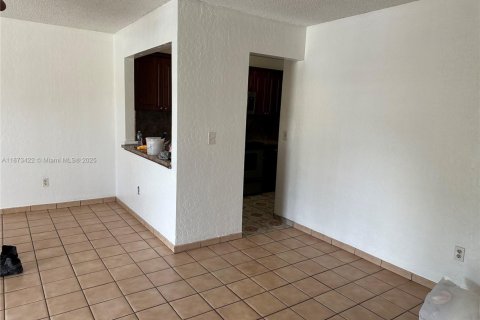 Condominio en alquiler en Hialeah, Florida, 2 dormitorios, 69.4 m2 № 1898349 - foto 6