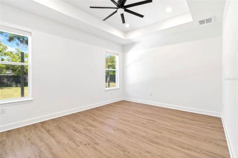 House in Spring Hill, Florida 4 bedrooms, 193.98 sq.m. № 2325193 - photo 15