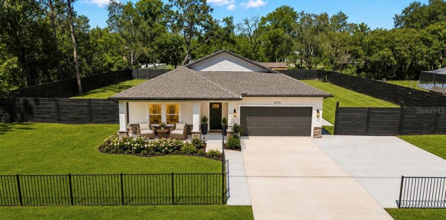 House in Spring Hill, Florida 4 bedrooms, 193.98 sq.m. № 2325193