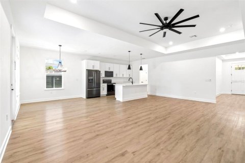 House in Spring Hill, Florida 4 bedrooms, 193.98 sq.m. № 2325193 - photo 12