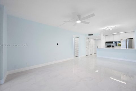 Condo in Lauderhill, Florida, 1 bedroom  № 1952779 - photo 8
