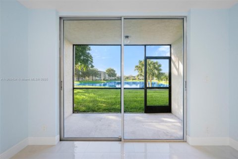 Condo in Lauderhill, Florida, 1 bedroom  № 1952779 - photo 6